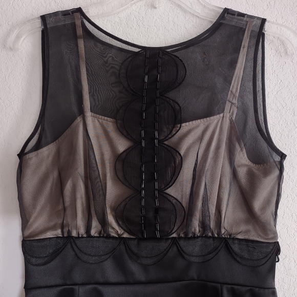 MAXANDCLEO Size 8 NWT Beautiful Black Sheath Sleeveless Knee length Dress - Picture 2 of 11